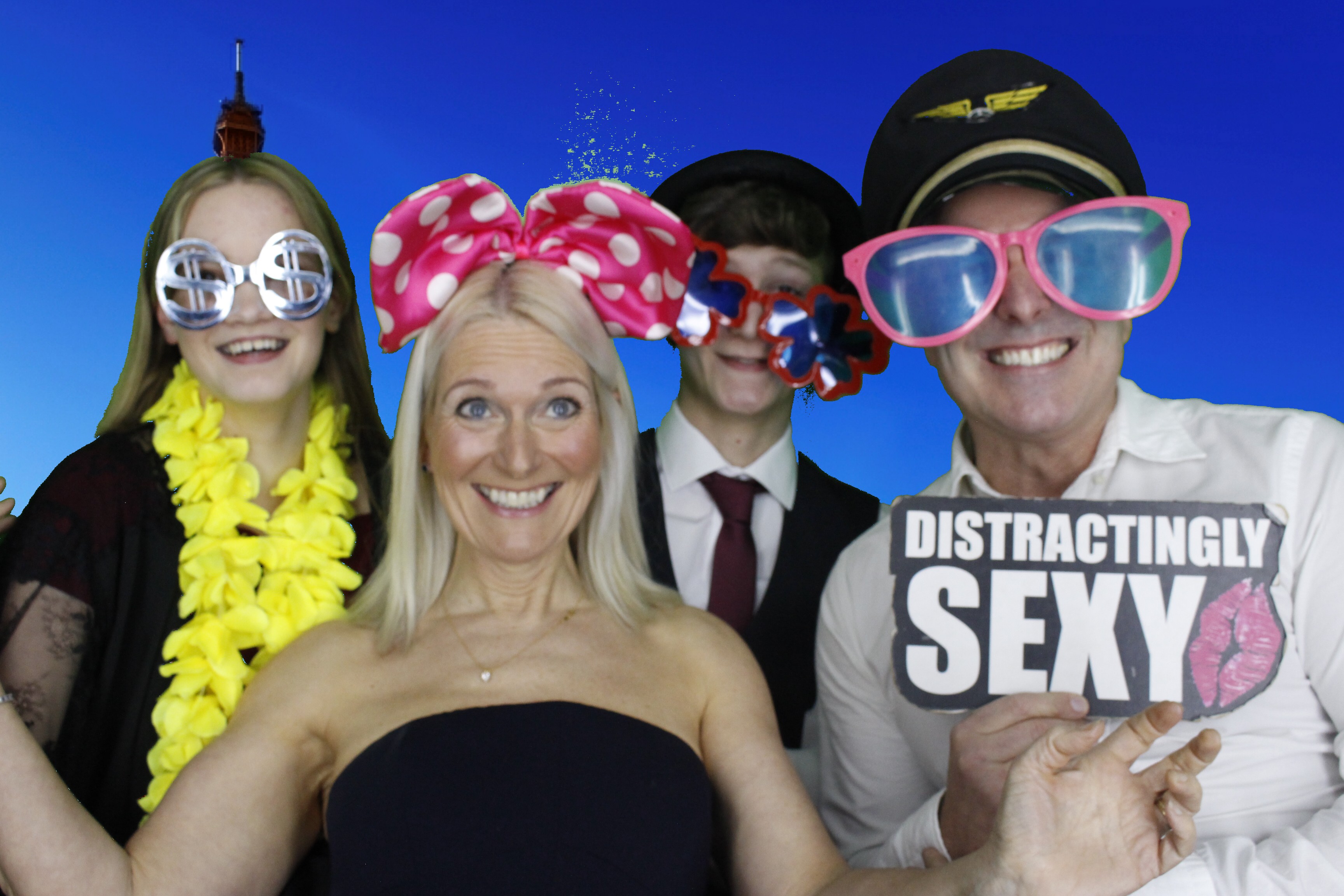 Mr & Mrs Mills | View more photos from the event at gallery.myphotoboothexperience.co.uk/u/MyPhotoBoothExperienceLtd/Mr-Mrs-Mills